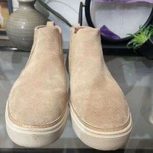 Toms Men's Beige Suede Chukka Boots